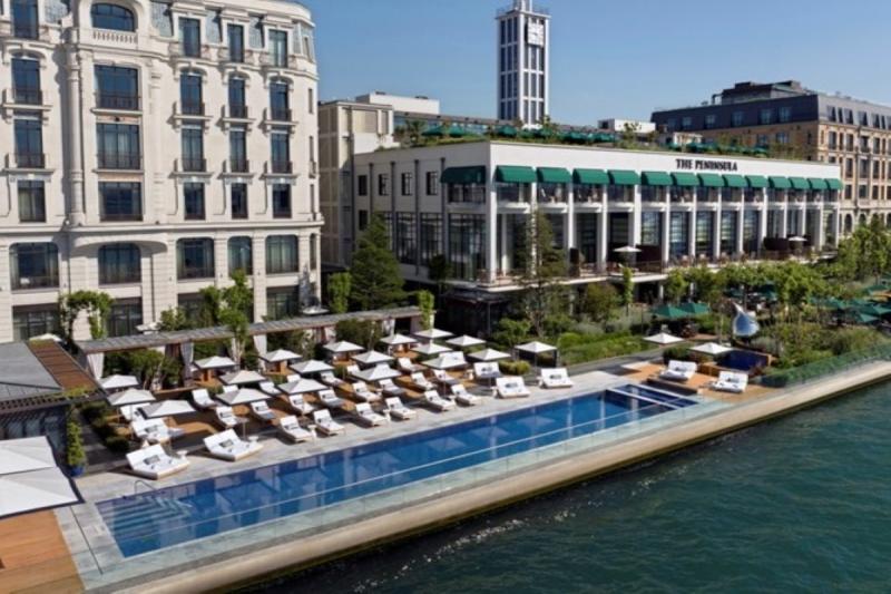 Abelia Pool Bar