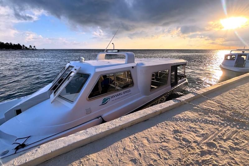 今回はスピードボートで移動しました