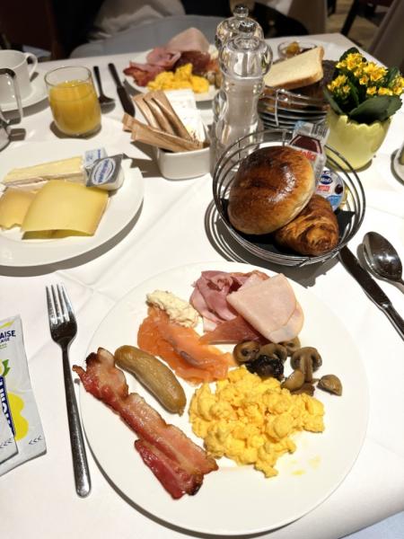 ホテルでの朝食ビュッフェ