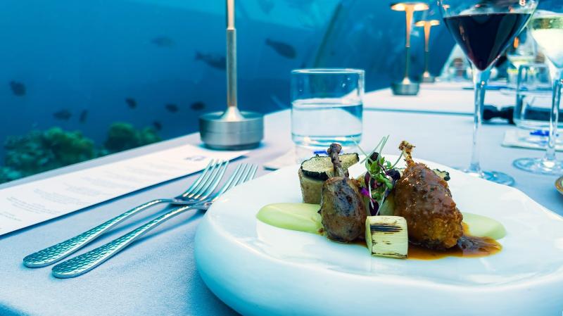 ウズラのファルシ（ウズラの詰め物料理）