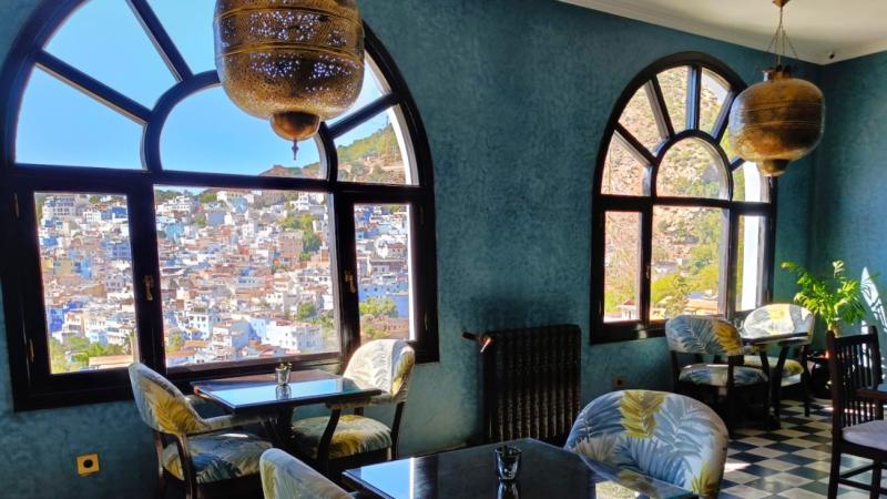 視察したリヤド「ダール ジャスミン」の、遠景からシェフシャウエンを眺められるレストラン