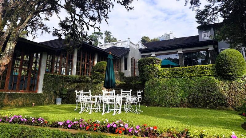 ジェットウィング セントアンドリュース。きれいに整えられた芝生のお庭