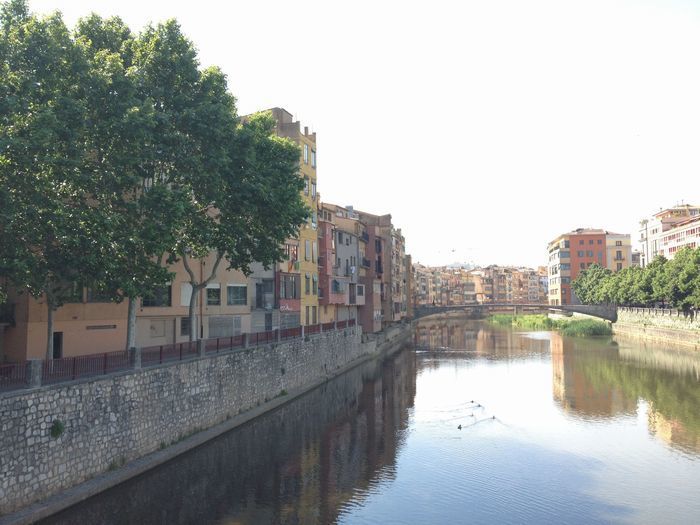 ジローナの町並み： バルセロナから日帰りツアーで行きました。落ち着いたきれいな街でした