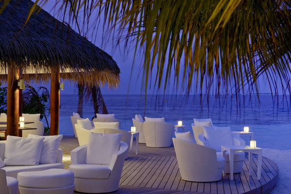 ホテル内のビーチバー（Photo by：Kandolhu Maldives）	