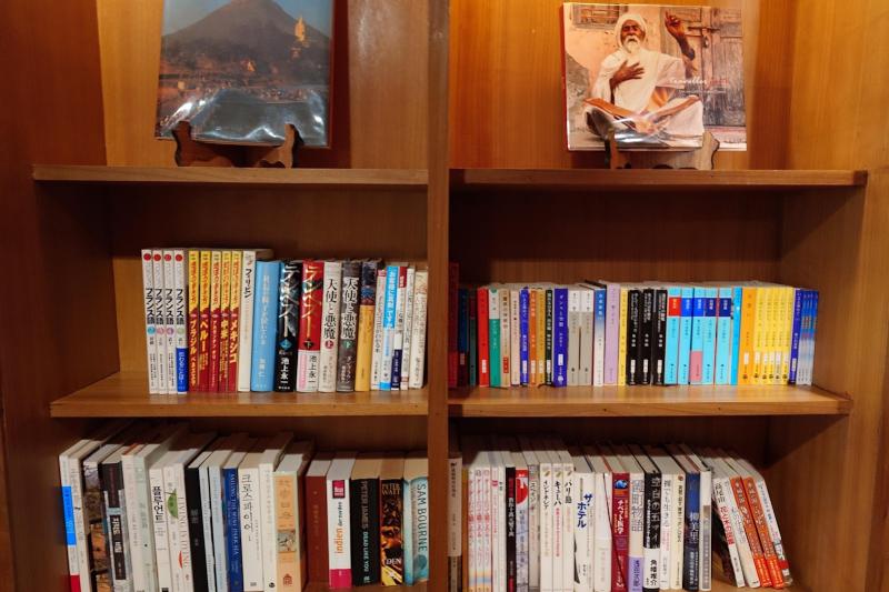 ライブラリー内