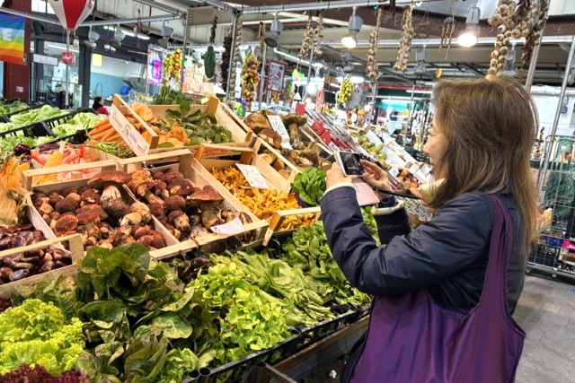 フィレンツェの市場。美しく沢山の食材！ エネルギッシュ！