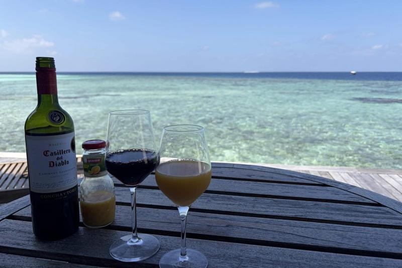 ハネムーン特典ではワインをいただき、部屋にはドリンクバーのジュースもありました。部屋も広く、ジャグジーもあって贅沢に使うことができました。ハウスキーピングも、お願いせずとも毎日掃除をしてくれて、清潔に過ごせました。