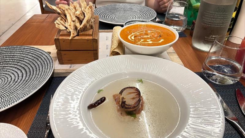 「アイランドキッチン」の夕食では、オニオンスープが美味しかった！