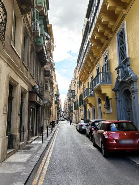 バレッタ。出窓もマルタ島らしい景色です