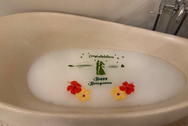 お風呂にもハネムーン仕様の素敵なメッセージとお花が！