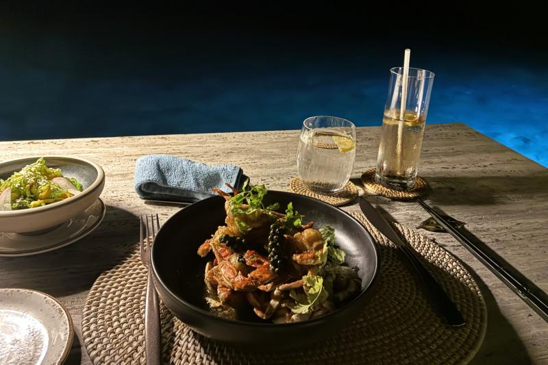 カシボレストランにて。夜の綺麗な海を見ながらのディナーも最高です