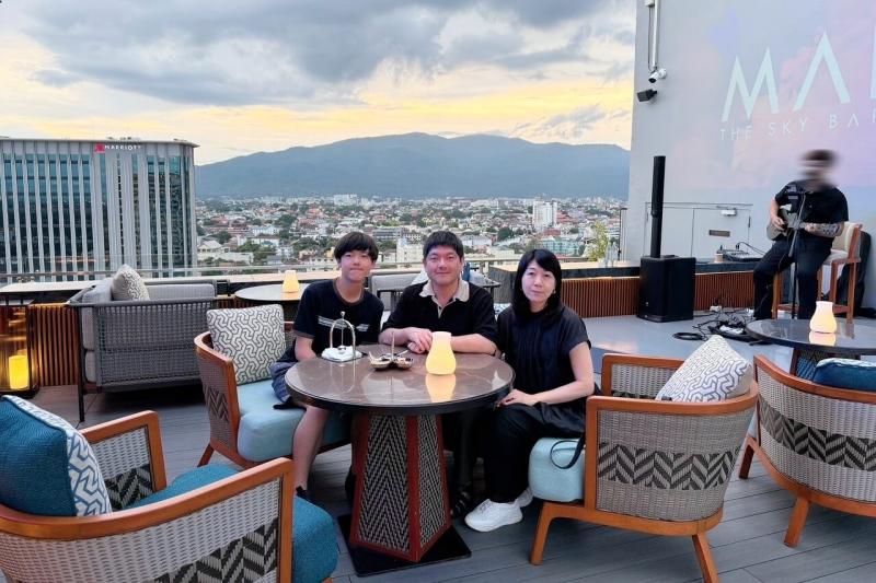 チェンマイで宿泊したメリア チェンマイのルーフトップバーにて