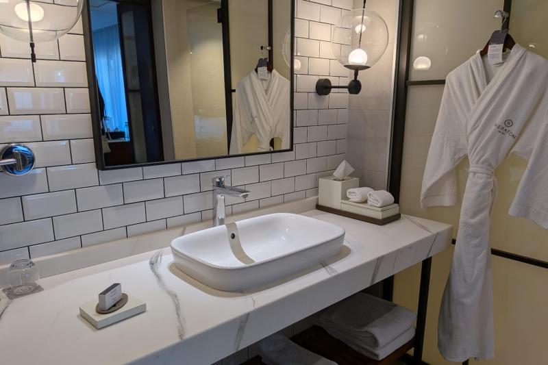 シンプルなバスルーム