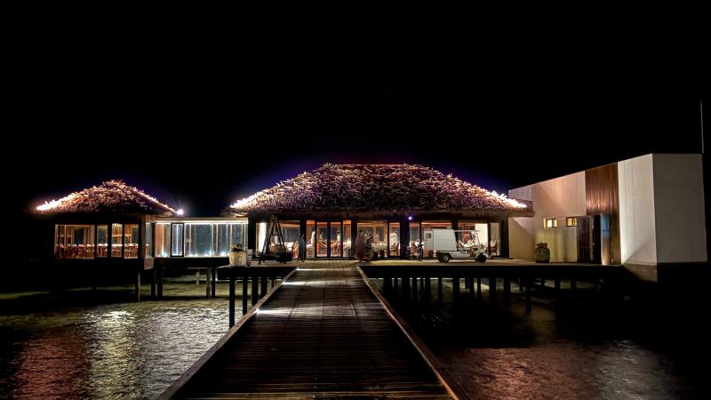 ファルマフシ島にある、水上レストラン「ザ ファルマ」