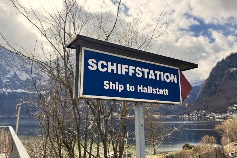 駅を出てすぐ正面にボート乗り場