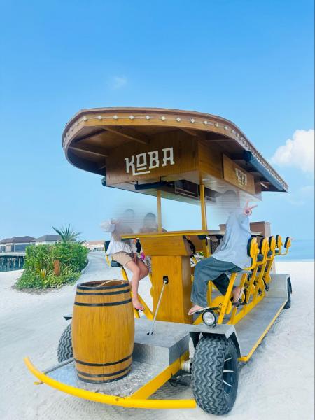 動くバー。ペダルを漕ぐと進みます