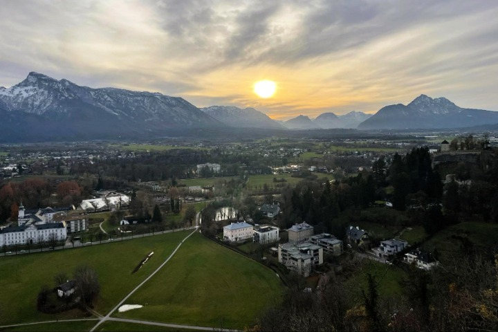 ホーエンザルツブルク城からの眺め