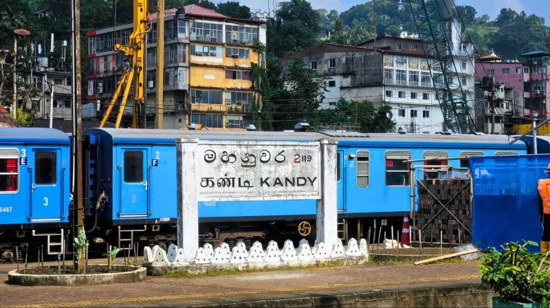 ホームへの改札はありません