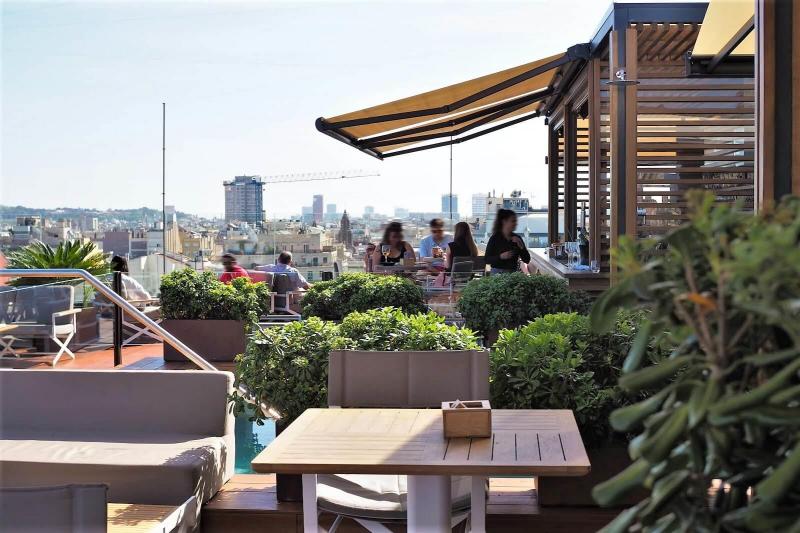 ルーフトップレストラン＆バーは大都会バルセロナの中のオアシスです