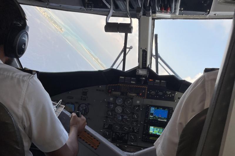 水上飛行機からは他のリゾートも見えて、到着へのワクワクが高まりました