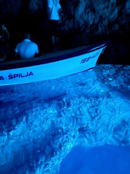 アドリア海ビシェボ島、青の洞窟