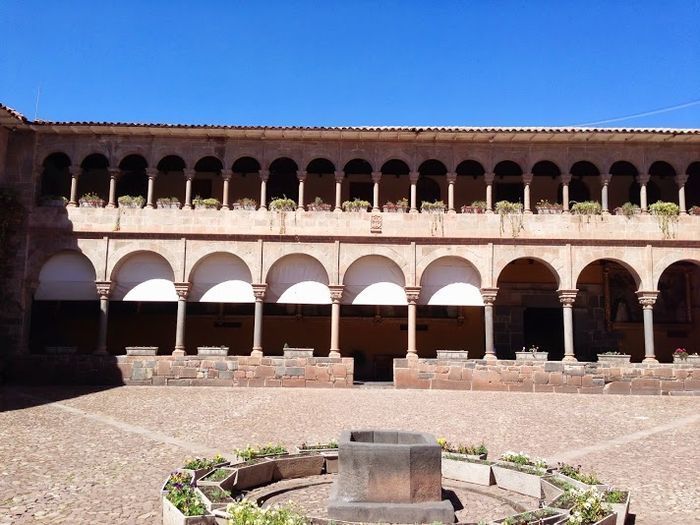 サント・ドミンゴ修道院の中庭