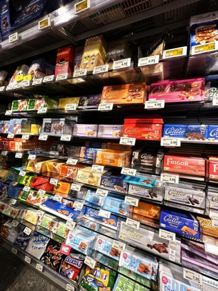スイスのスーパーのチョコレート売り場