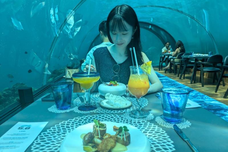 5.8 水中レストラン