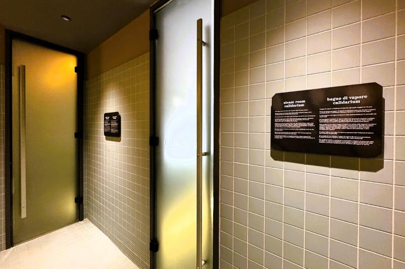 ドライサウナとスチームサウナ。トリートメント以外のこのエリアやジェットバスエリアは無料で利用することができます（水着着用）