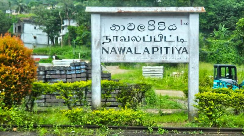 ナワラピティヤ駅。一気に山の中です