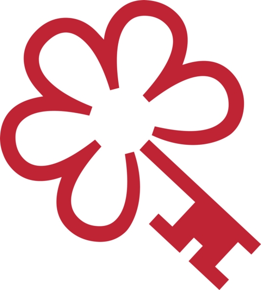 レストランの評価が「星」であるのに対し、ホテルの評価は「鍵（キー）」で表されます。建築、デザイン、ホスピタリティ、土地とのつながり、価格に見合う価値という5つの評価基準に基づき、1ミシュランキー「特別な滞在」2ミシュランキー「素晴らしい滞在」3ミシュランキー「最上級の滞在」と評価されます。今後、数多くのホテルの中から宿泊先を選ぶ際の、ひとつの判断基準として参考にできそうですね。ⓒMICHELIN