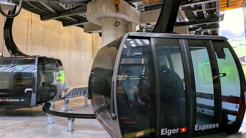 アイガー エクスプレスはきれいで大きい！ この時は人も少なく貸切でした！