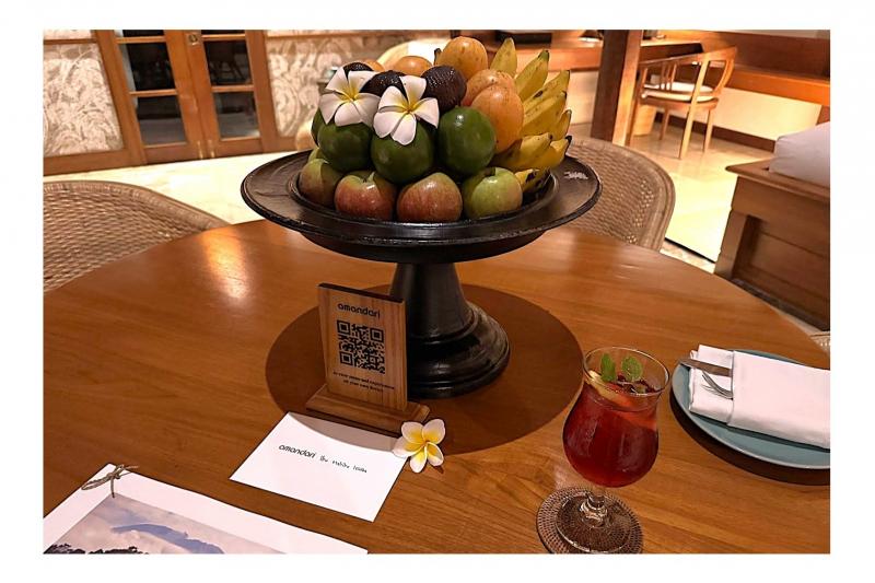 山盛りのトロピカルフルーツは毎日補充されます。食べきれない！