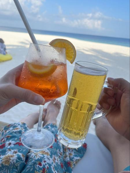 ビーチのバーで海を見ながら飲むお酒は最高でした！