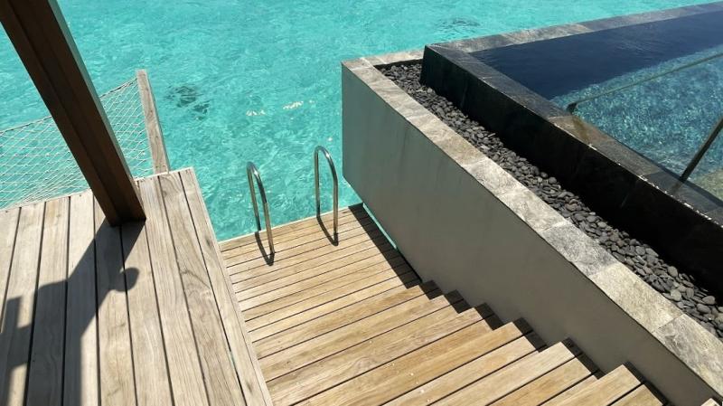 海へ下りる階段も付いています