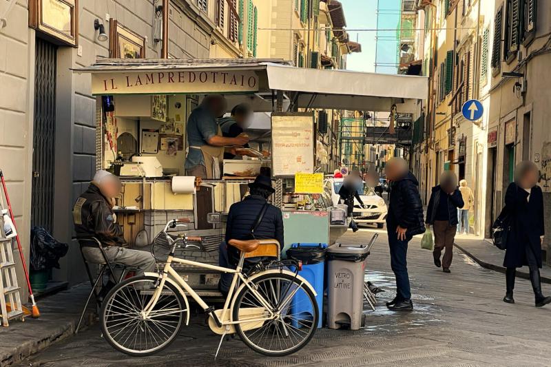 地元の道ゆく人が、お店の人に“おはよ〜”と言っているのが良かった