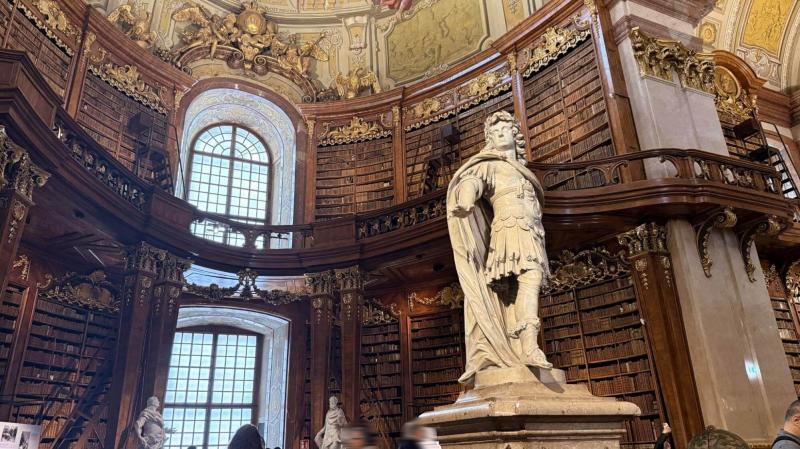 『美女と野獣』の図書館のモデルになったオーストリア国立図書館（ウィーン）