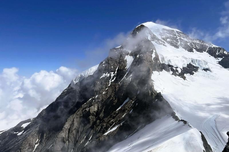 ユングフラウヨッホからのメンヒ（山）