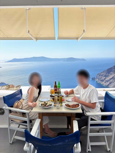 ダナヴィラズ（フィロステファニ）からフィラに行く途中にあるレストラン「Vallas cafe」にて