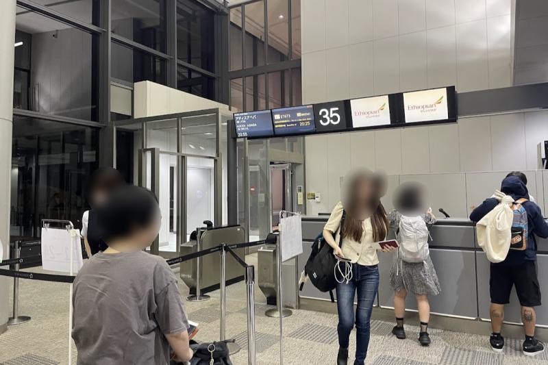 成田空港第1ターミナル、搭乗ゲートの様子