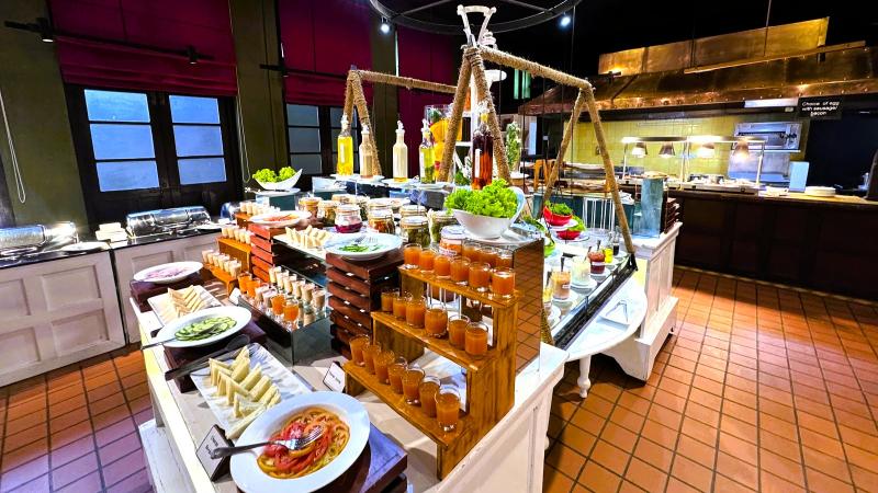 ビュッフェスタイルの朝食