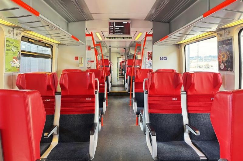 列車内は自由席です