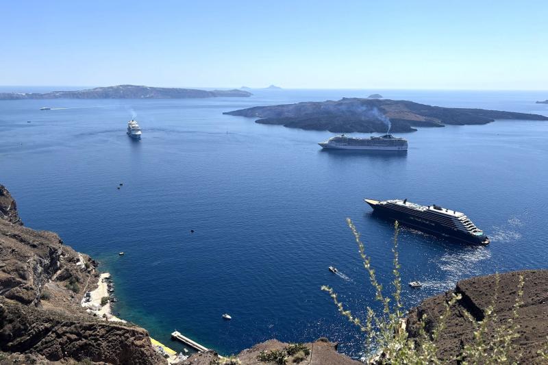 サントリーニ島に到着した際のホテルから見える景色に感動！！