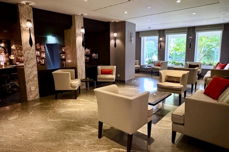 落ち着きのあるラウンジコーナー