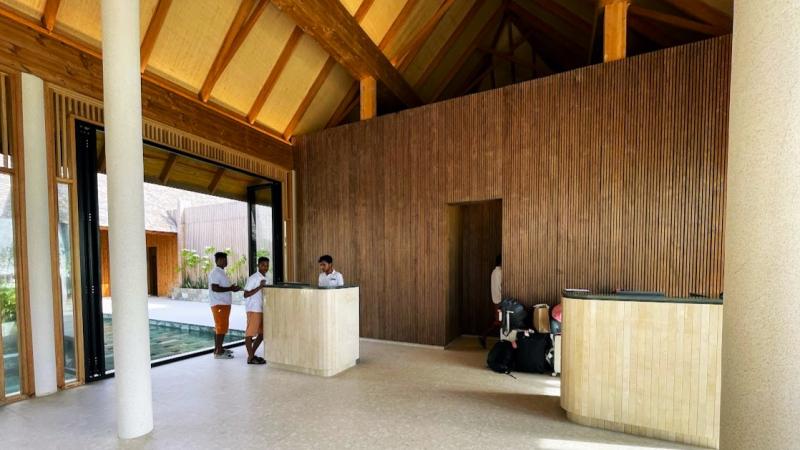 こちらのフロントでチェックイン