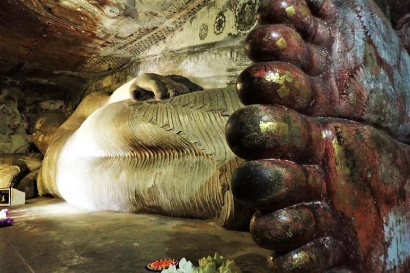 ≪世界遺産その2≫ダンブッラ石窟寺院。巨大な仏像に圧倒されました