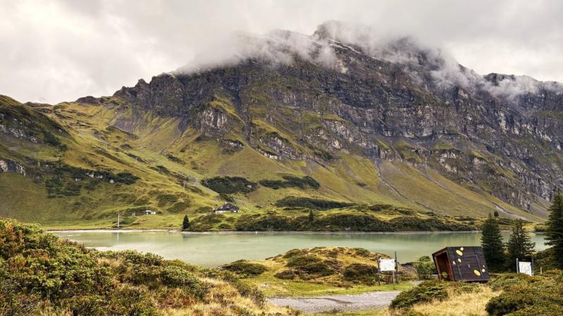 ひっそりとたたずむ山上湖トリュプゼー