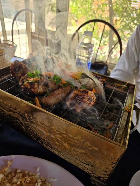 エジプトのBBQ。スパイスのきいた鶏肉など