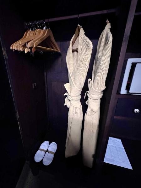 バスローブとスリッパも完備