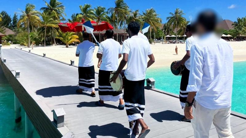 リゾートスタッフによるお出迎え、リゾート感たっぷりです！